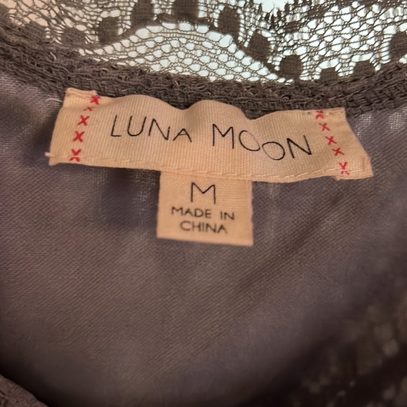 Lace top size M - Picture 2 of 5